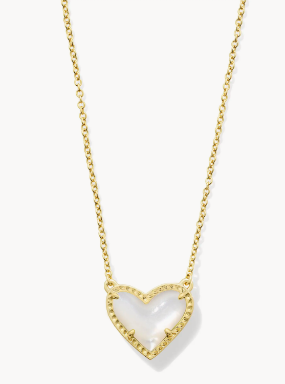 Ari Heart Short Pendant Necklace in Ivory MOP