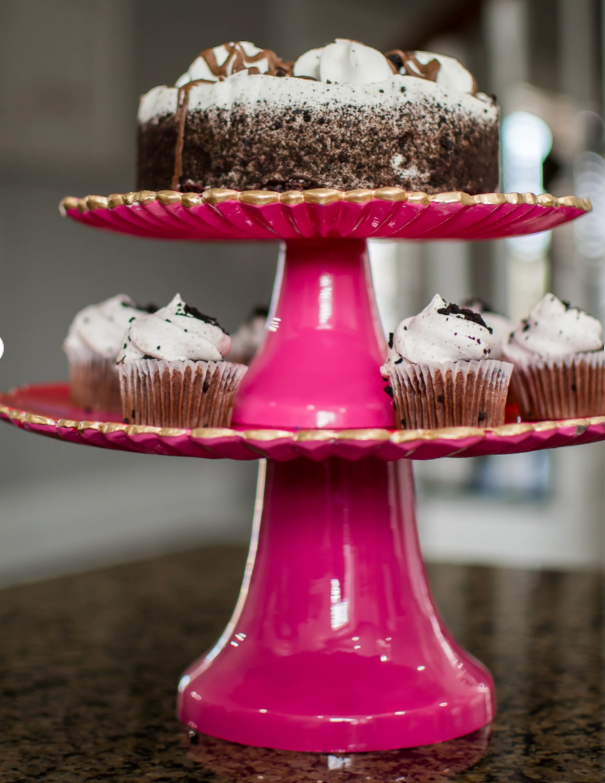 Charlotte Buffalo Enameled Cake Stand Medium