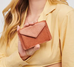 Everlee Lizard Card Holder Tan